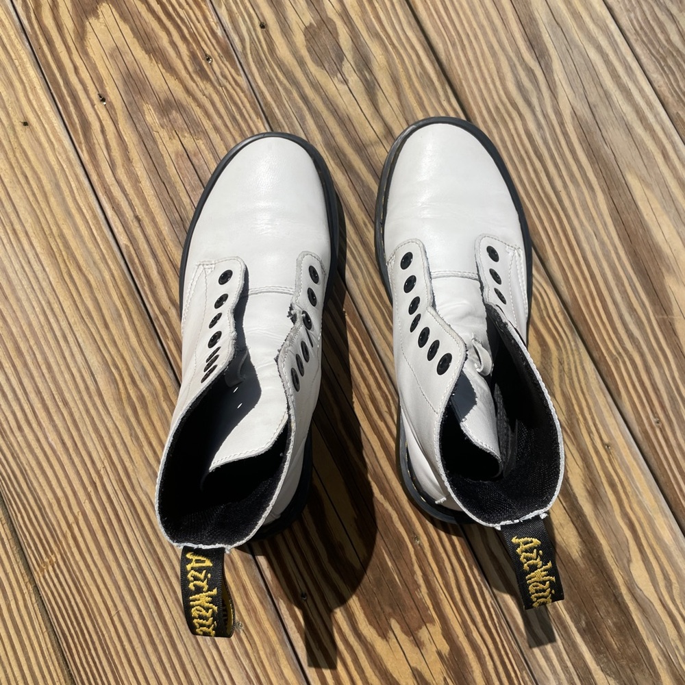 White Lace Up Dr. Martens Boots - Women’s Size 8 - Picture 4 of 9